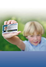 Junge mit Sch�lerausweis